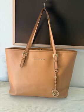 Michael Kors Jet Set Travel Large Tote Bag Luggage Brown Saffiano Leather Gold